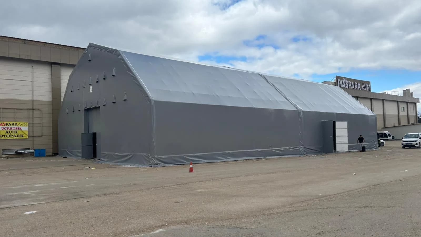 Contractor tent