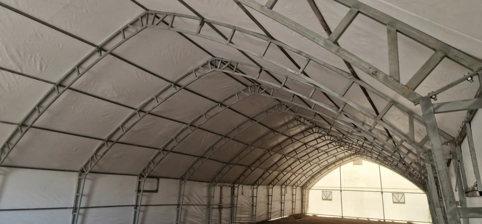 Cattle housing tent