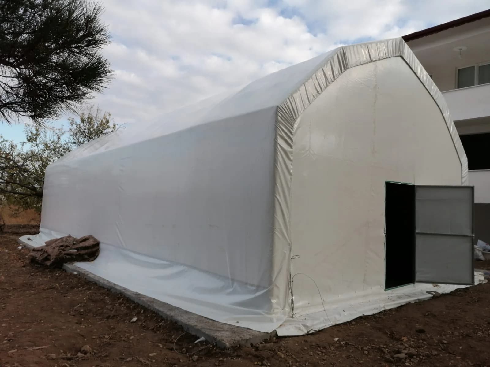 Mushroom growing tent